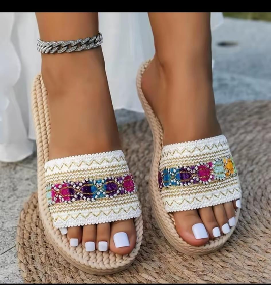 Ciabatte boho-chic bianco multicolor con strass